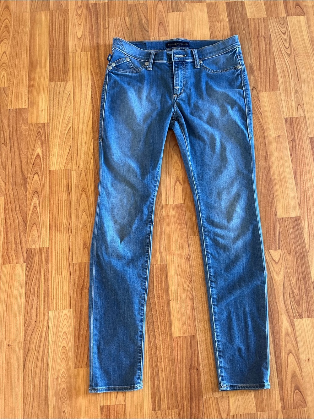 Rock & Republic women’s skinny Jeans - Medium Blue Wash
